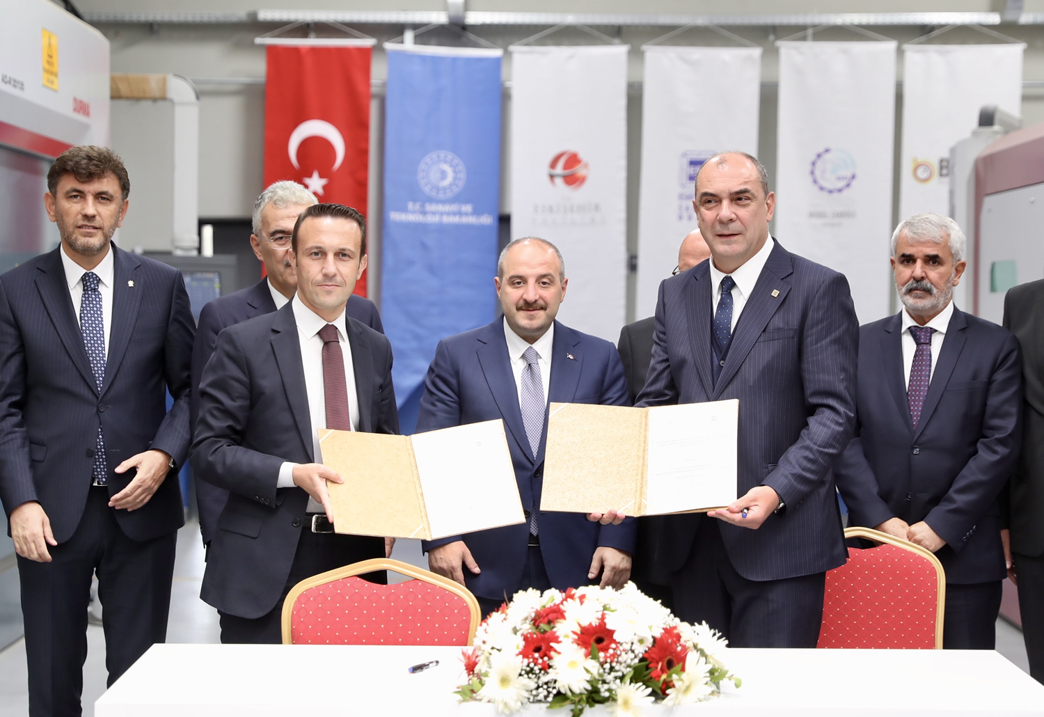 Bakan Varank: Mesleki e�itim merkezlerimizle insanlar�m�z�n koluna alt�n bilezik tak�yoruz