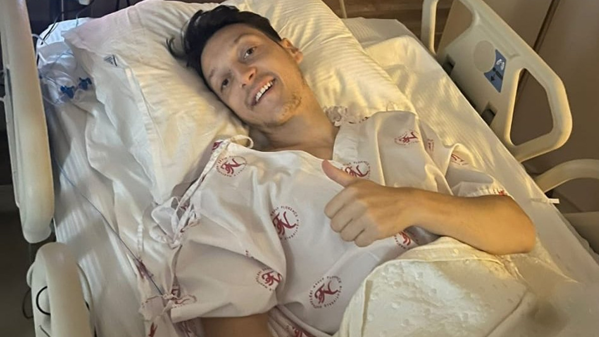 Mesut �zil ameliyat edildi
