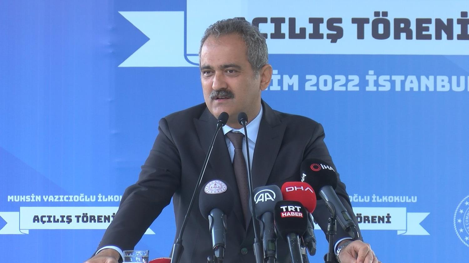 Bakan �zer: 160 milyon yard�mc� kaynak ��rencilere ula�t�r�ld�