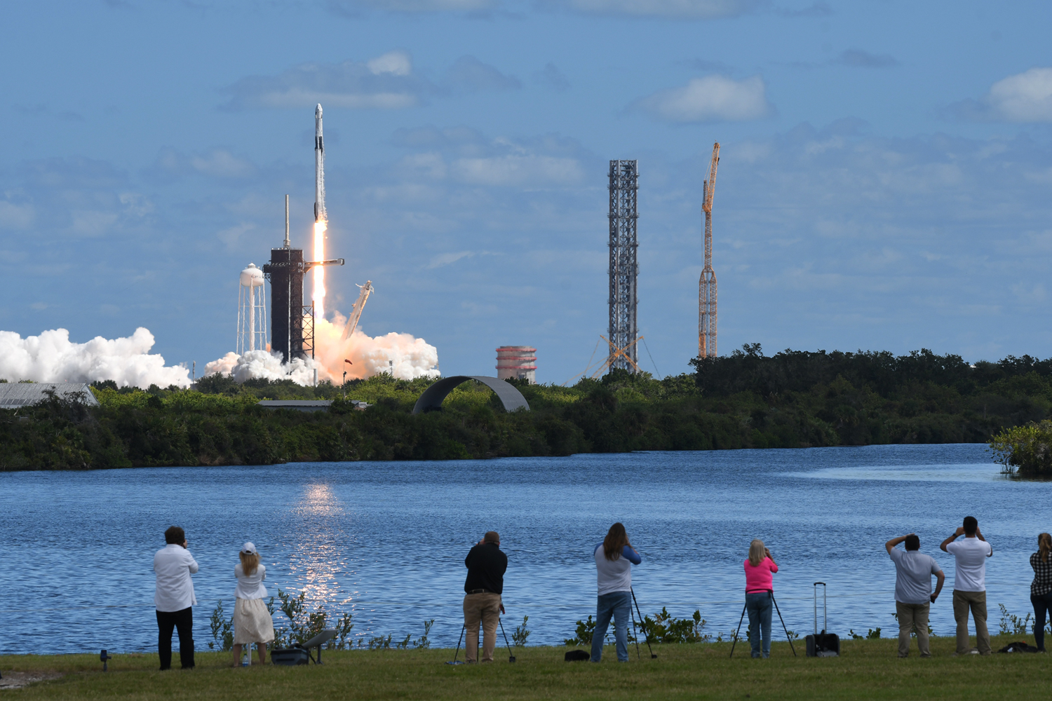 SpaceX, ISS'ye 3 astronot ve 1 kozmonot g�nderdi