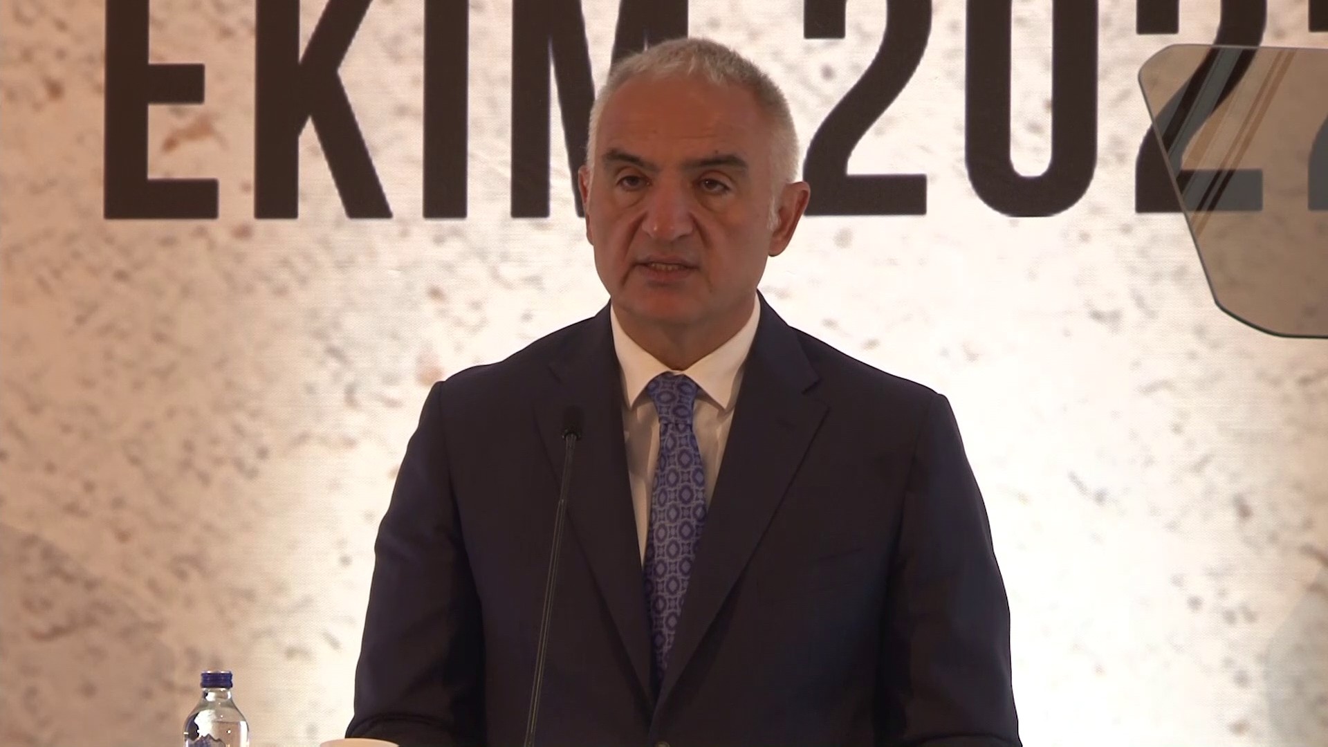 Bakan Ersoy: Yeniye ayak uydurmal�, hatta yeni olan� biz ortaya koymal�y�
