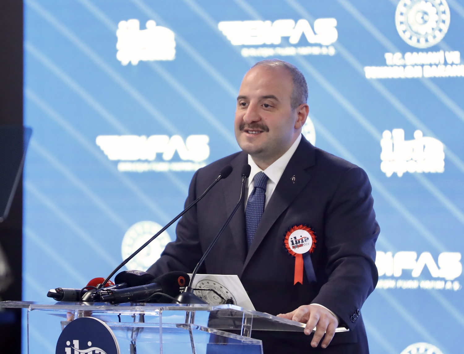 Bakan Varank: K�rk tonun �zerinde y�ll�k alt�n imalat�m�z var