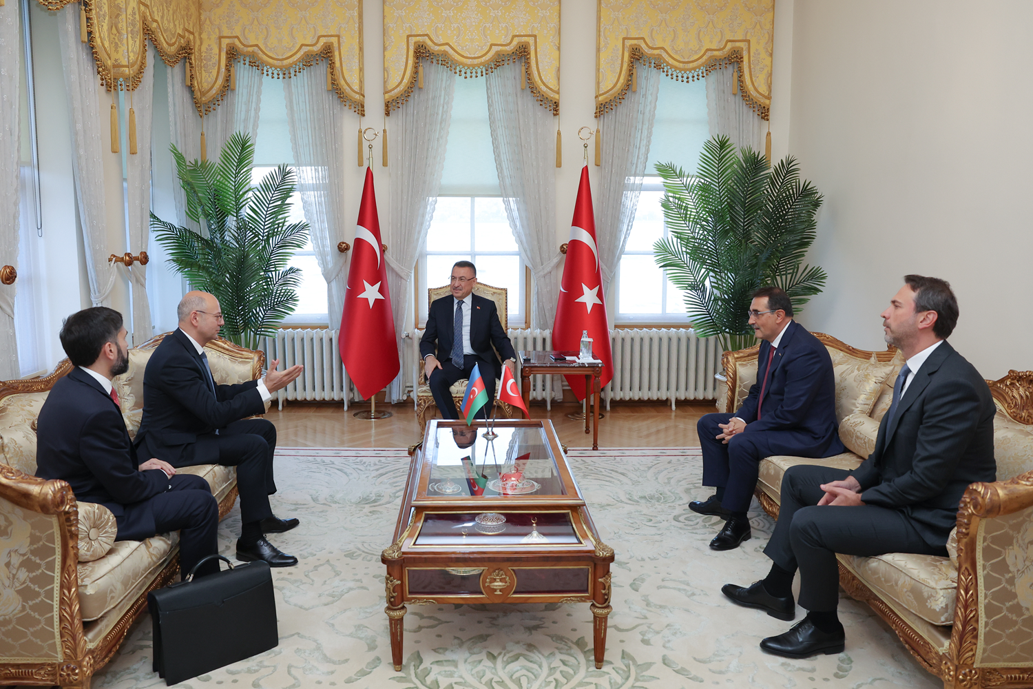 Cumhurba�kan� Yard�mc�s� Oktay, Azerbaycan Enerji Bakan� �ahbazov ve SOCAR Ba�kan� Najaf'� kabul etti