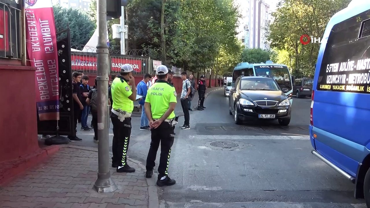 �stanbul'da �ok say�da ekiple okullar�n �evresinde denetim yap�ld�