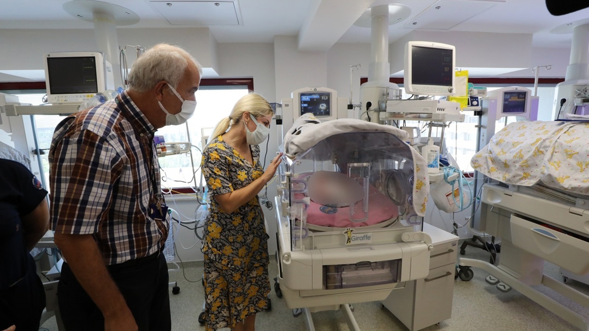 Trkiye'nin ikinci rahim nakliyle dnyaya gelen bebek ve annesinin tedavisi sryor 