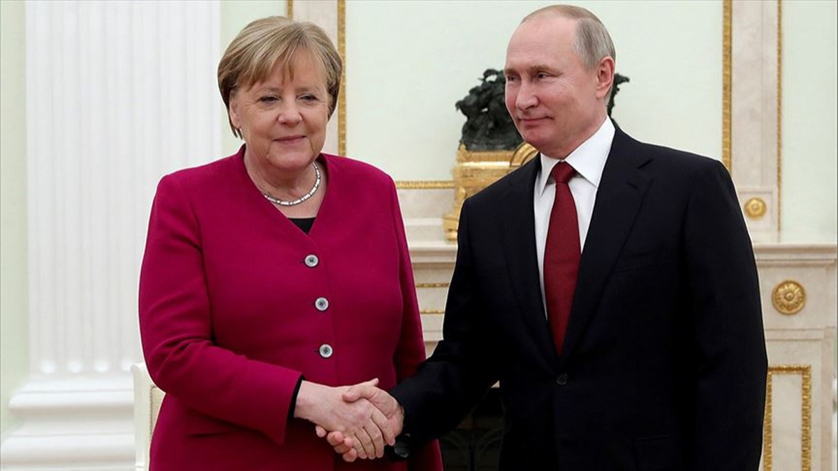 Merkel'den Rusya aklamas