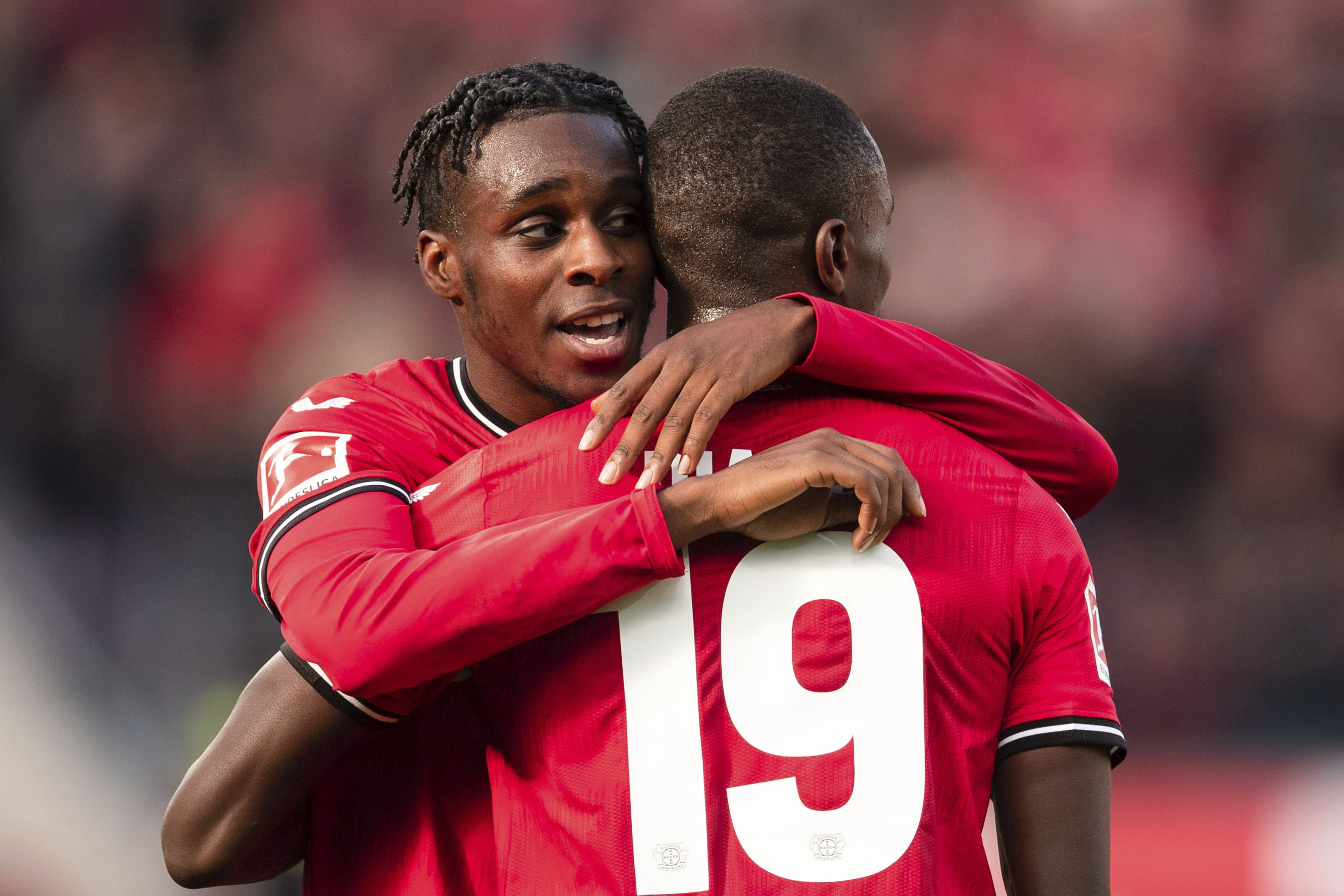 Bayer Leverkusen, Schalke'yi farkl� yendi