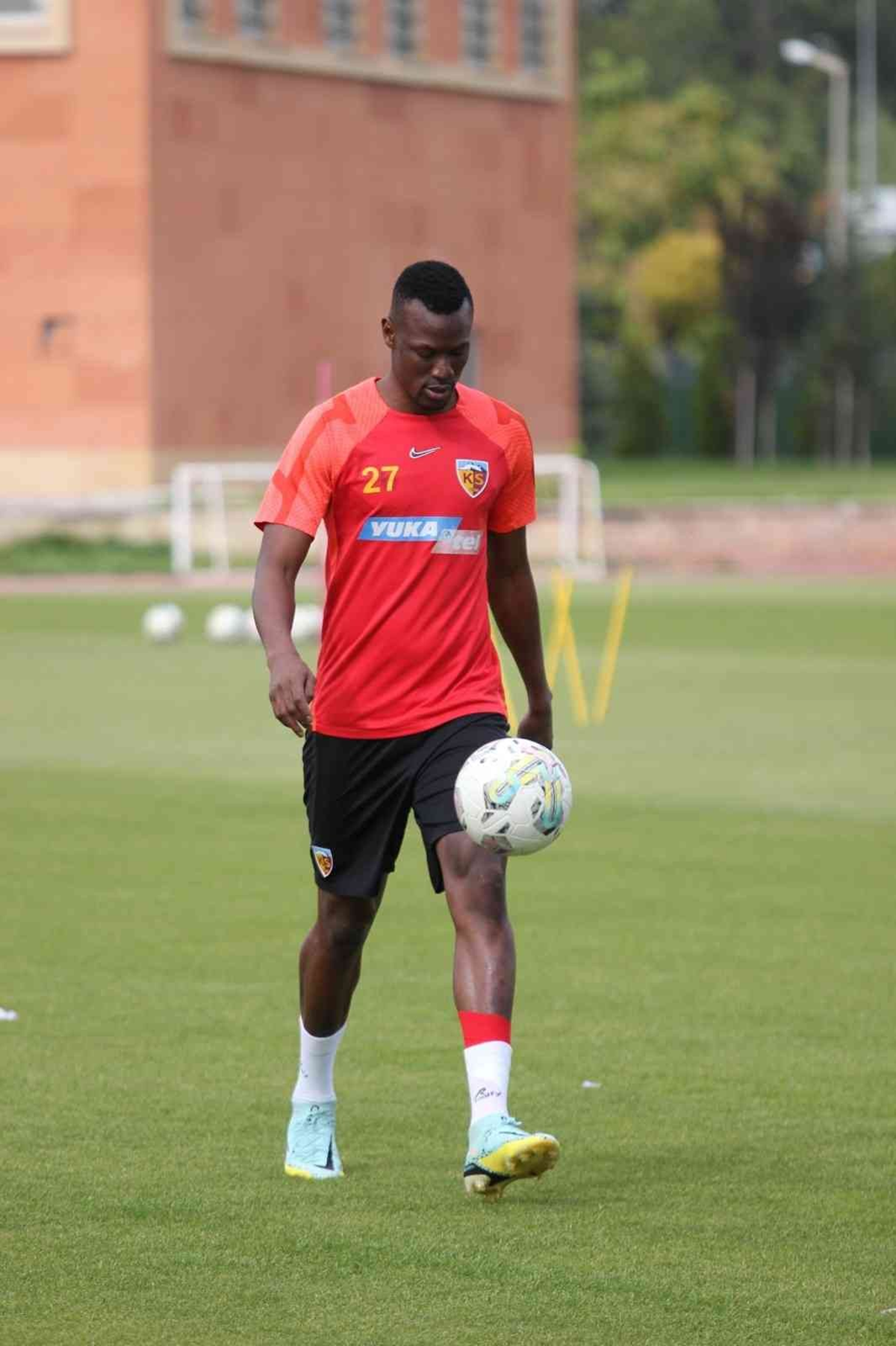 �mraniyespor ma�� �ncesi Kayserispor'a Mame Thiam'dan k�t� haber