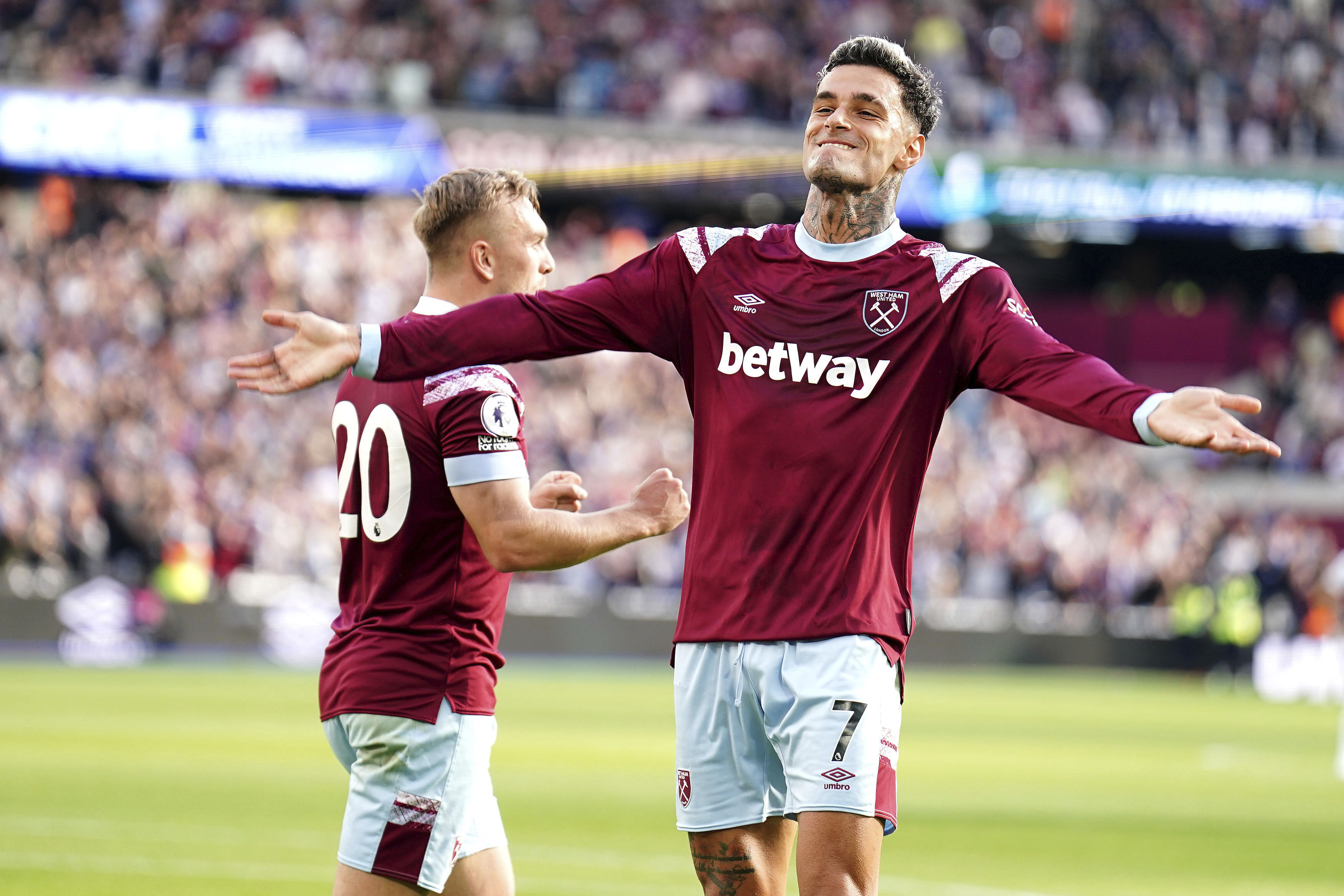 West Ham United evinde rahat kazand�