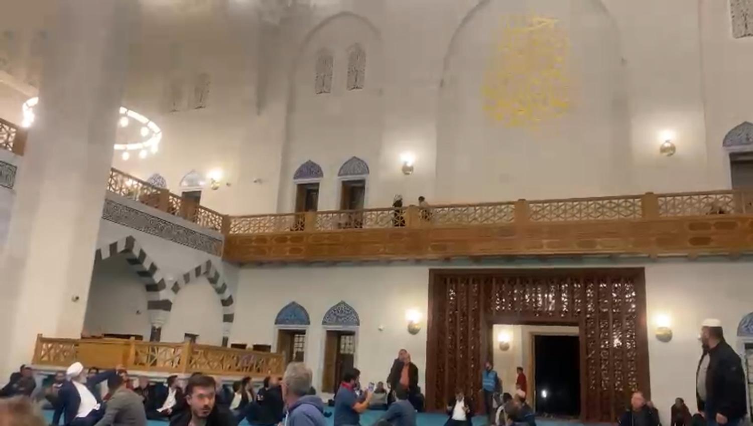 Zonguldak'ta cami cemaatine hakaret eden kadnn  akli dengesinin yerinde olmad renildi