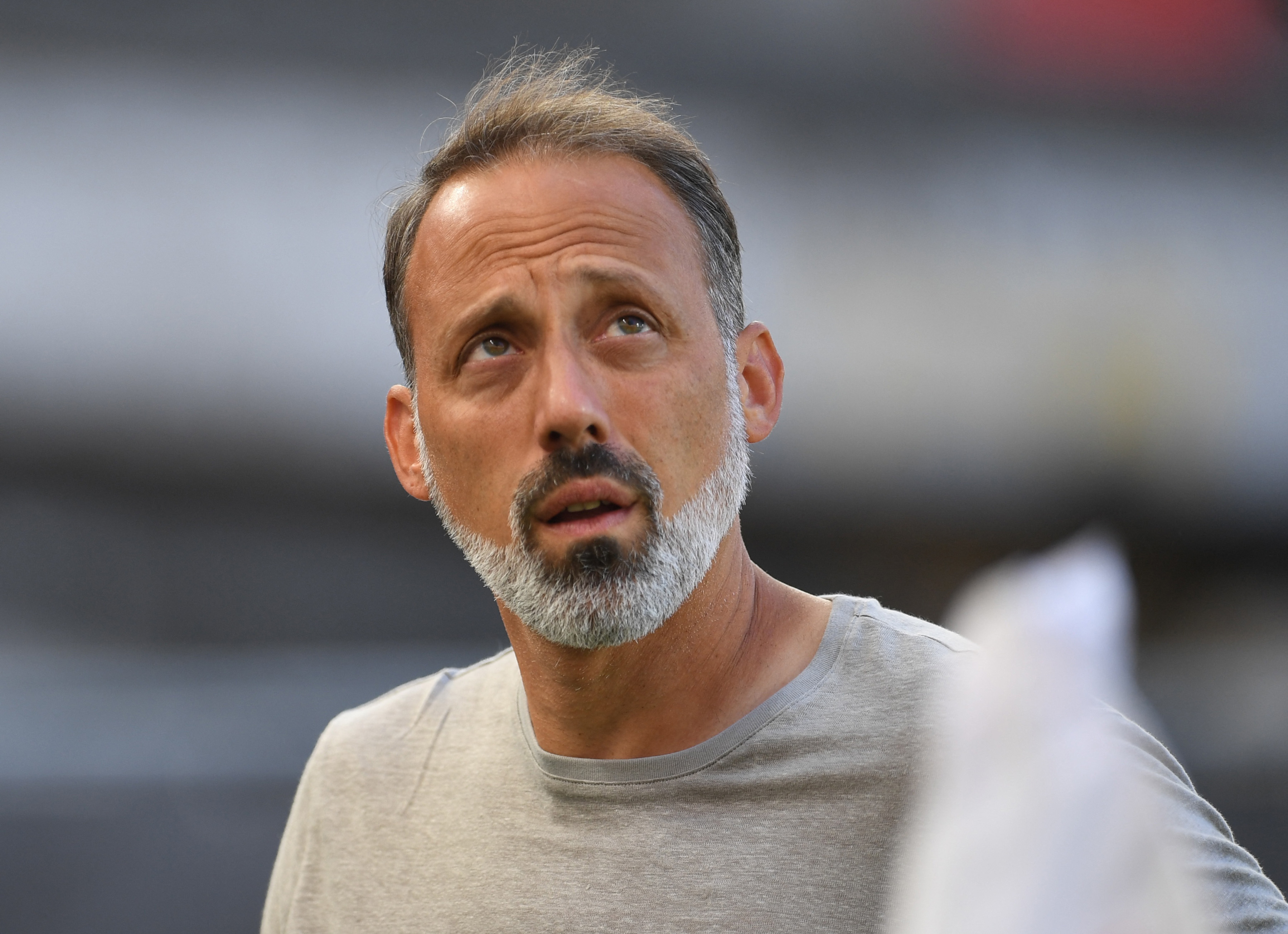 Stuttgart'ta Pellegrino Matarazzo ile yollar ayr�ld�