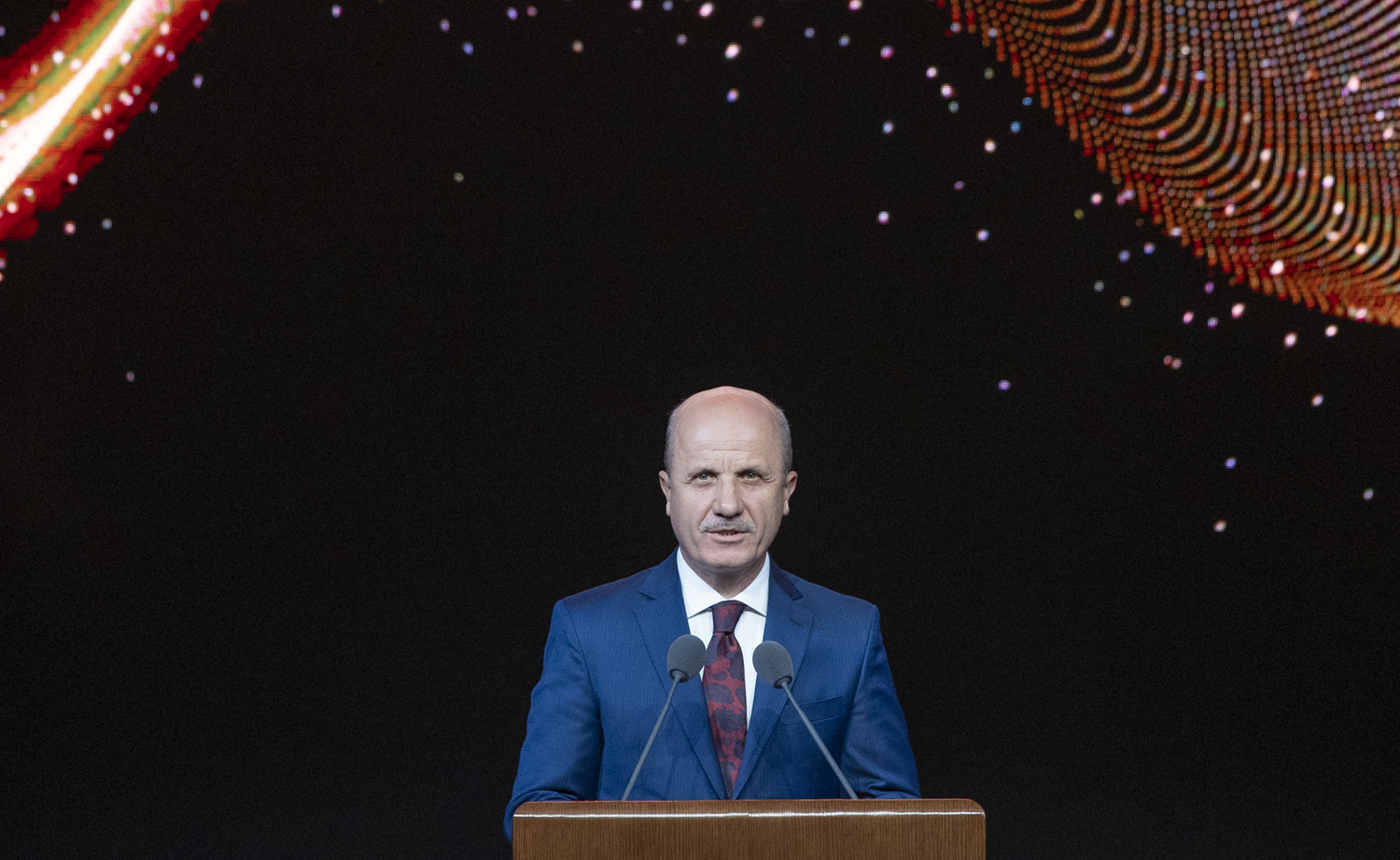 Y�K Ba�kan� �zvar: Ara�t�rma g�revlilerine yurt d���ndaki kurumlarda �al��ma imkan� sunulacak