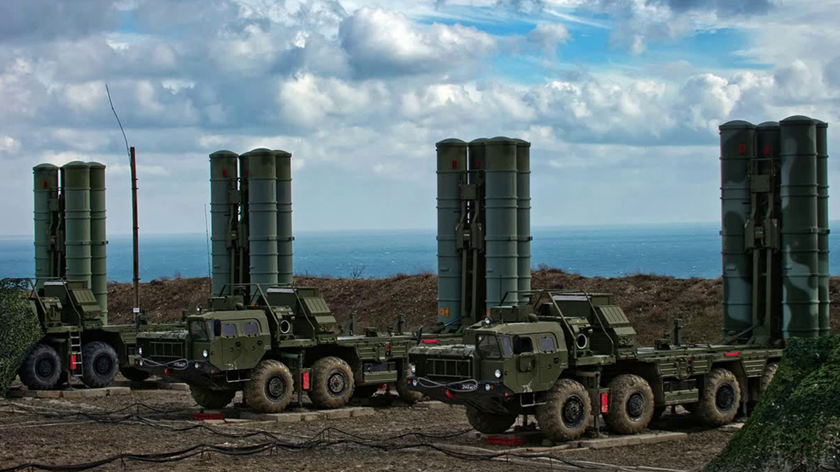 ABD'ye rest �ektiler S-400 f�zelerini resmen al�yorlar: �mzalar at�ld�