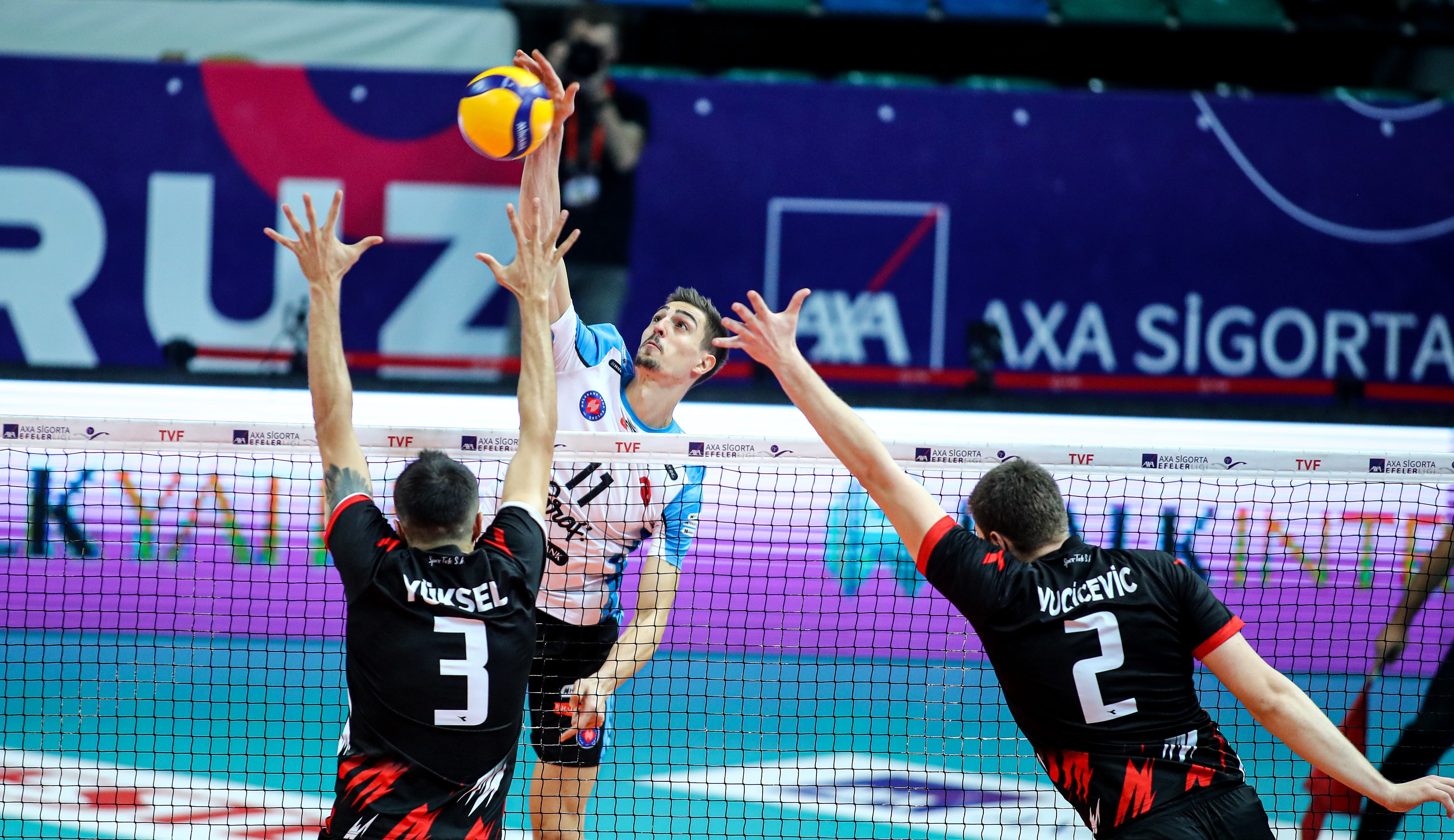 Halkbank evinde set vermeden kazand�