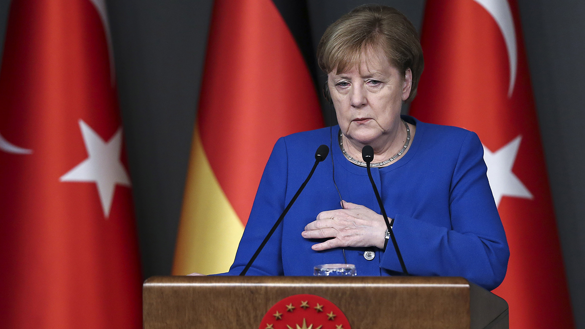 Merkel'den Trkiye'ye vg: Almanya'dan daha byk bir yk stlendi