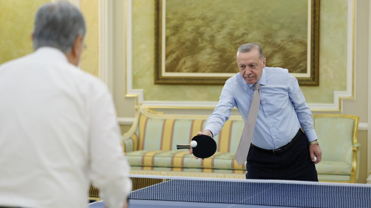 Astana'da renkli grntler... Cumhurbakan Erdoan, Tokayev ile masa tenisi oynad