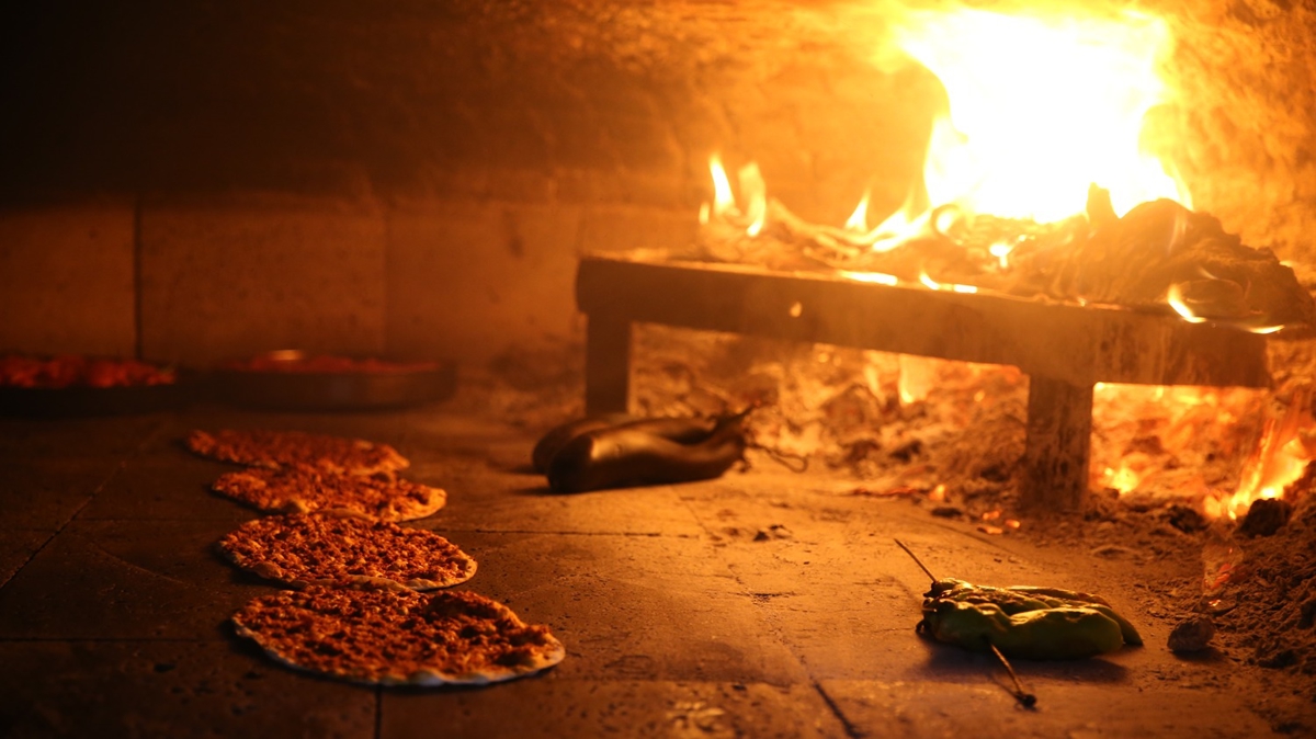 Gastronomi kentleri arasnda lahmacun sava! Bu lezzet Gaziantep'e mi  anlurfa'ya m ait?