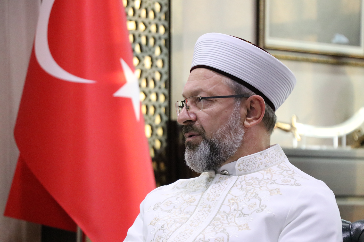 Diyanet ��leri Ba�kan� Erba�: �nsanlar�m�z halka hizmet Hakk'a hizmettir d�sturu gayret ediyor