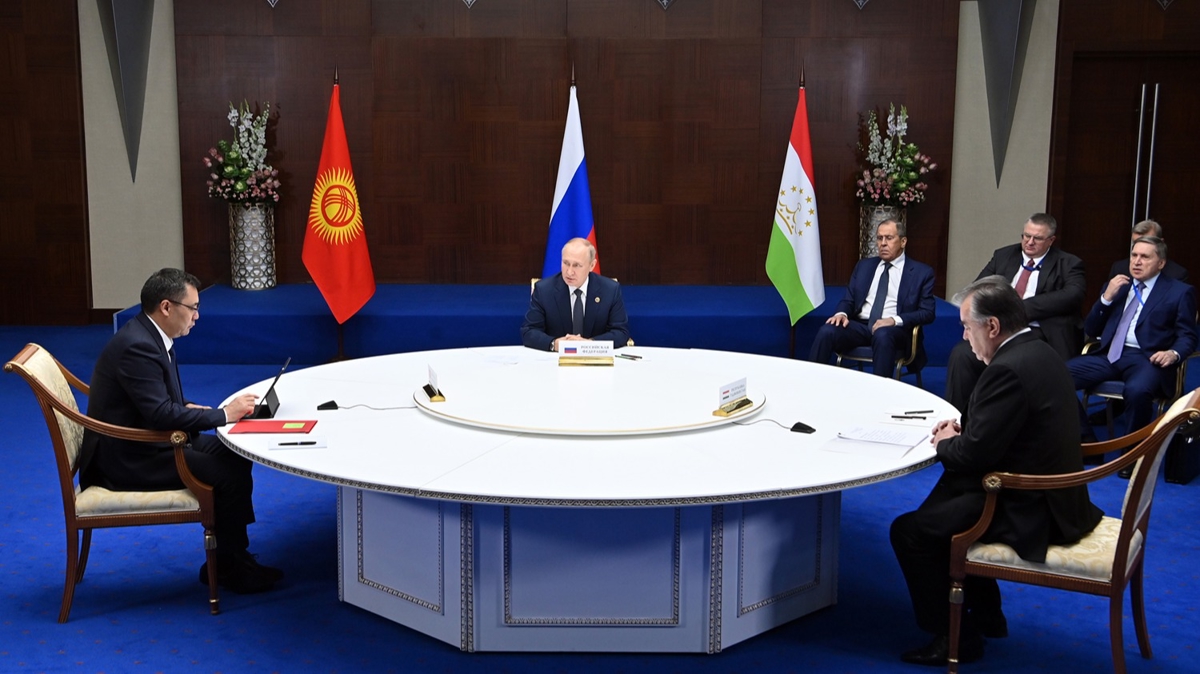 Krgzistan ve Tacikistan arasndaki atma! 3 lider snr meselesini grt