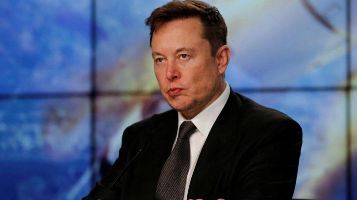 Odessa'daki panolardan Elon Musk'n fotorafn kaldrld