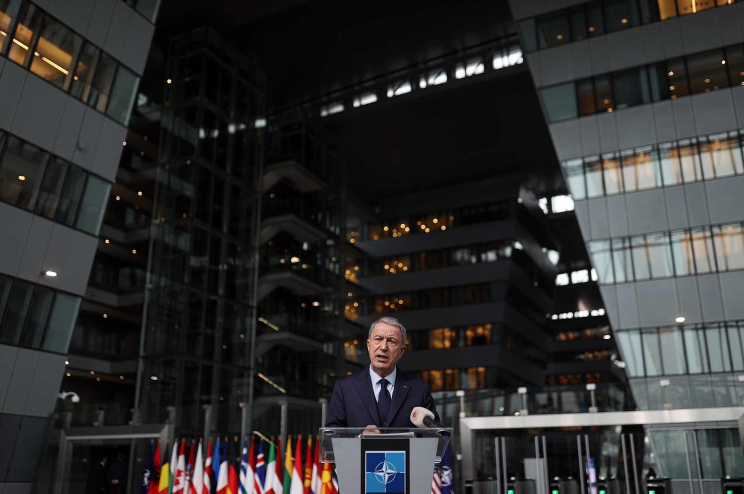 Bakan Akar'dan NATO Karargah�'nda yo�un diplomasi trafi�i