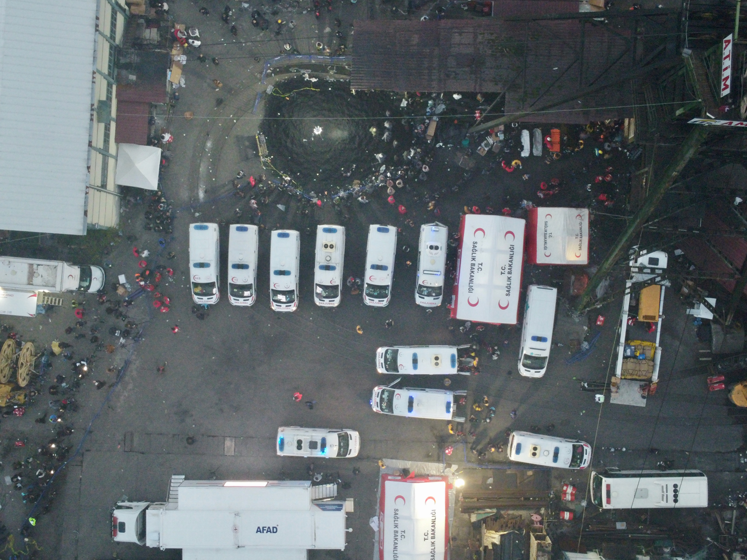 'Patlama, raylar�n �zerindeki vagonlar� bile duvarlara �arpm��'