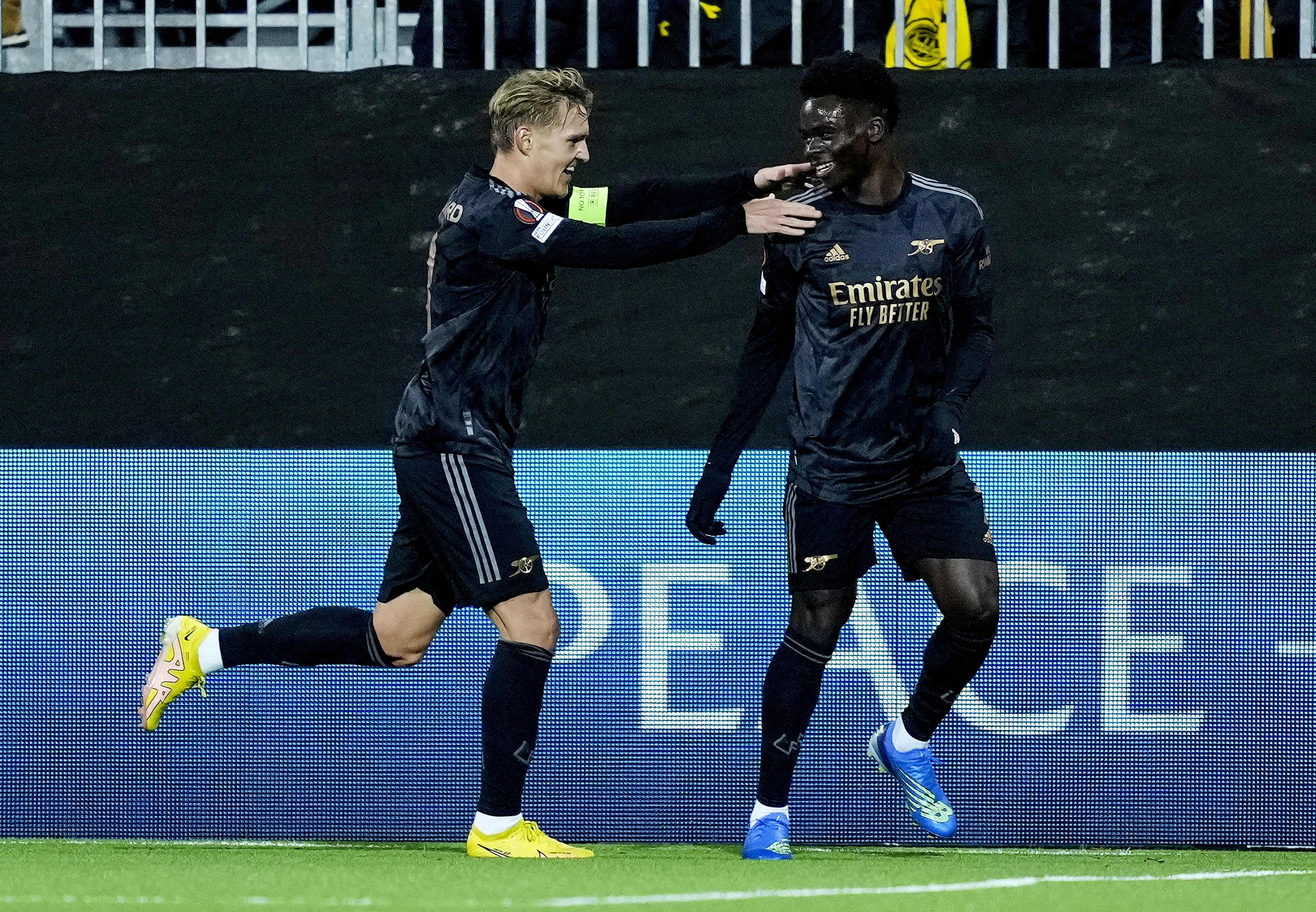 Arsenal liderli�ini s�rd�rd�