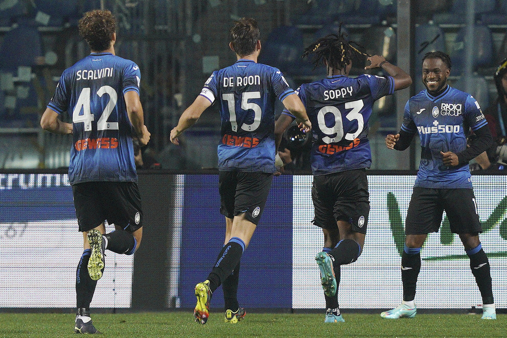 Atalanta, Sassuolo'yu yenerek liderli�e y�kseldi