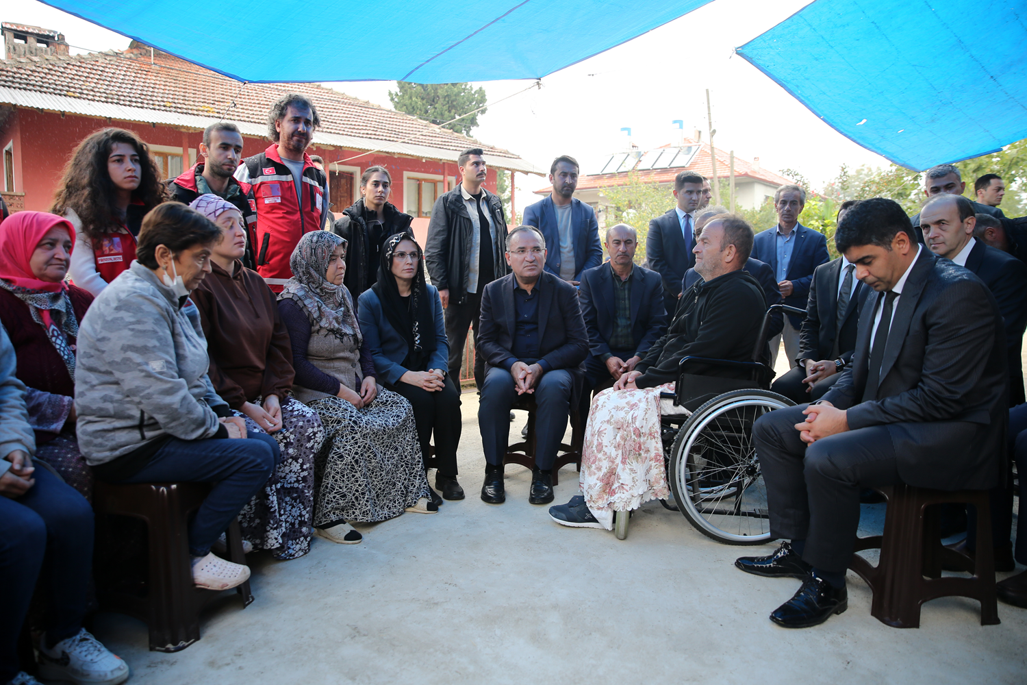 Bakan Bozda�, hayat�n� kaybeden madenci Do�ru'nun ailesine taziye ziyaretinde bulundu