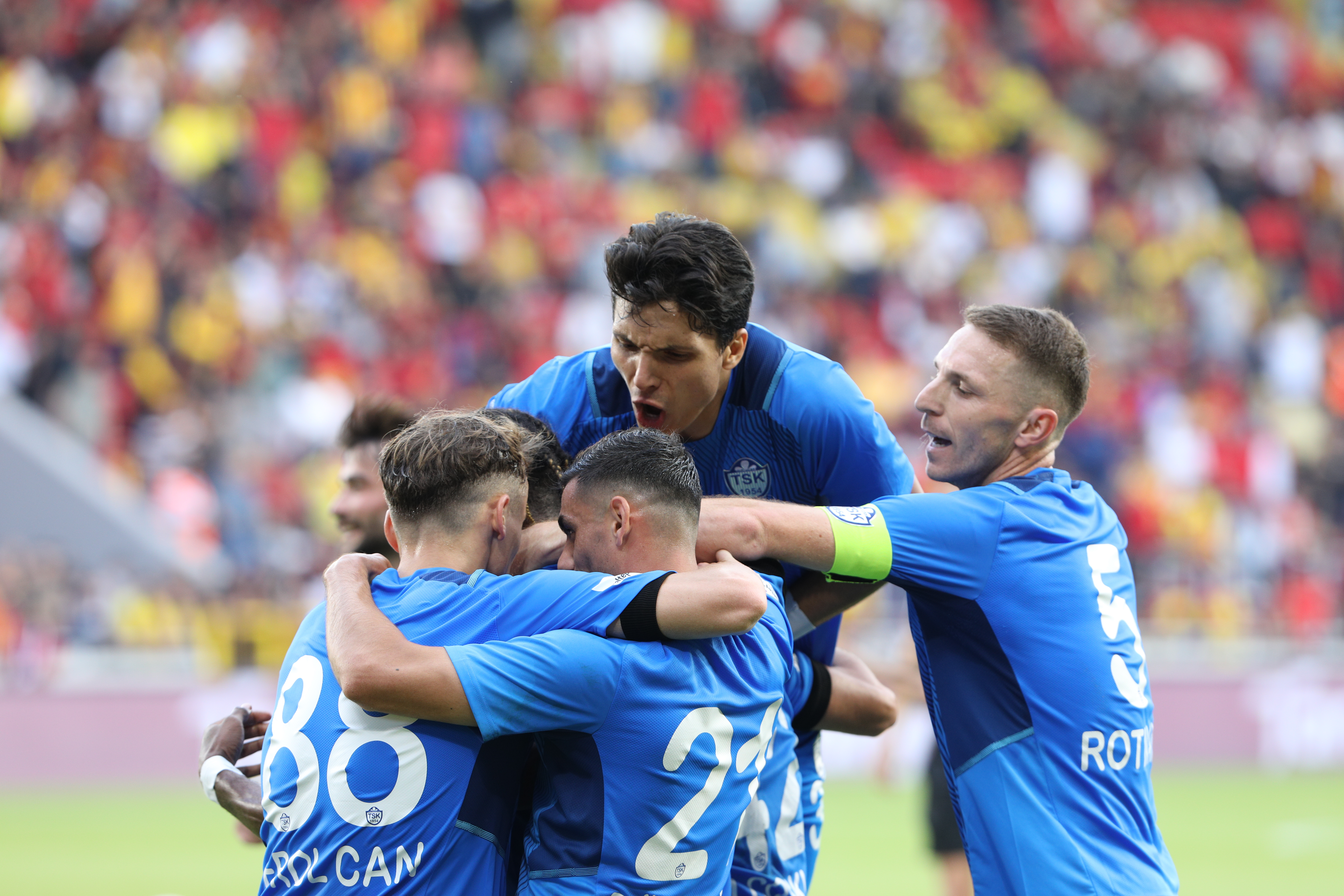 Tuzlaspor, �zmir'de 2 golle kazand�