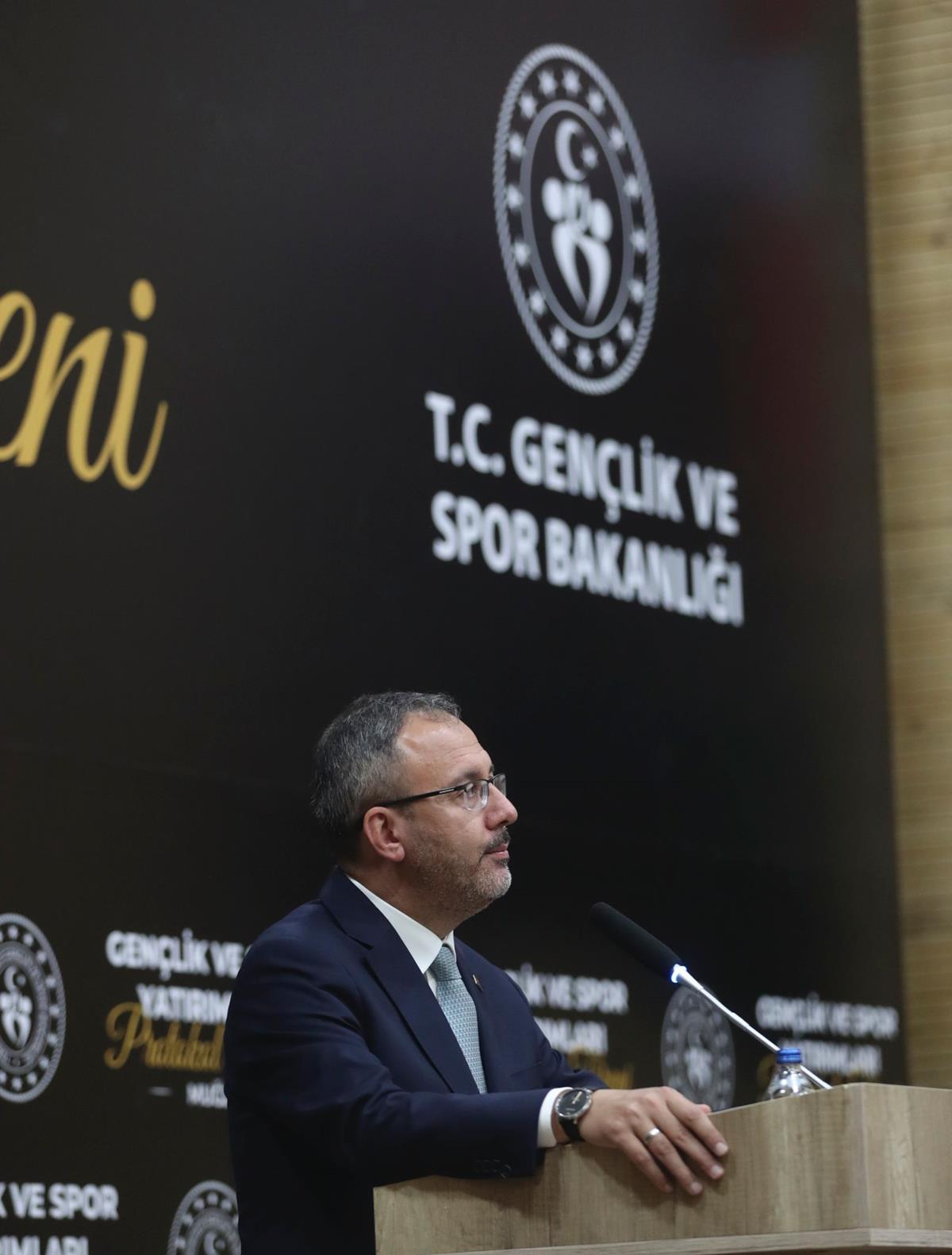 Bakan Kasapo�lu: Sporda da ��tas� en yukar�da olan bir T�rkiye var