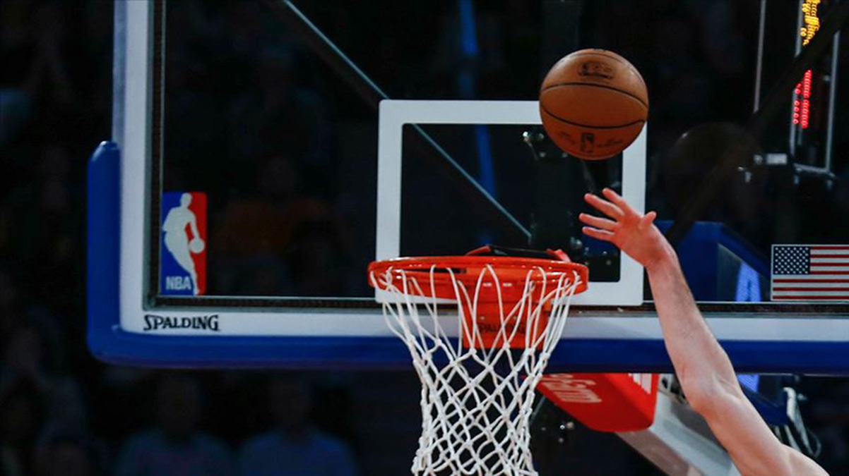 NBA'de heyecan ba�l�yor! A��l�� ma�� Furkan Korkmaz'�n Philadelphia's�ndan