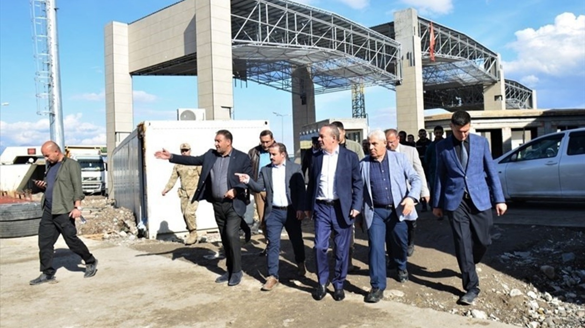 Ardahan Valisi ner, Trkgz Snr Kaps'nda inaat almalarn inceledi