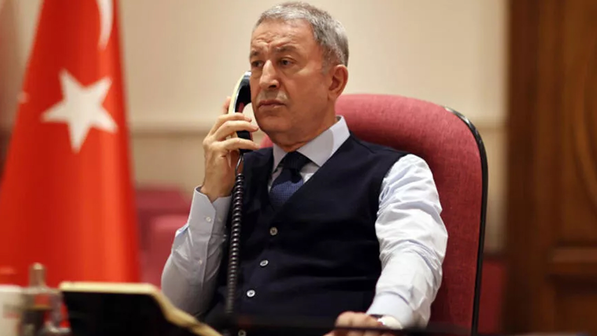 Bakan Akar'dan ac�l� aileye ba�sa�l��� telefonu