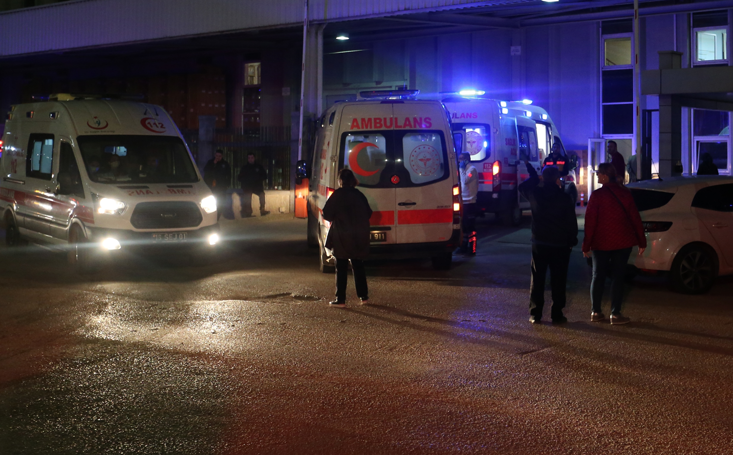 Bursa'da fabrikada �al��an 54 i��i g�da zehirlenmesi ��phesiyle hastanelere kald�r�ld�