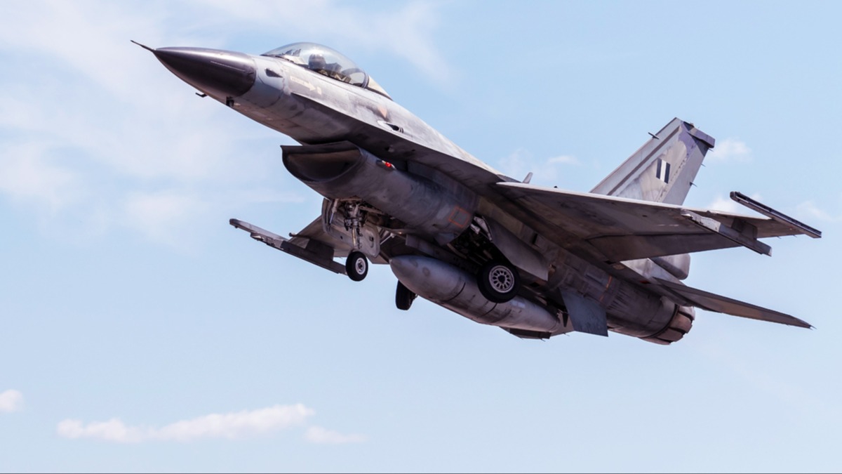 F-16'l provokasyon! Atele oynuyorlar: Trk kyleri zerinden alak utu