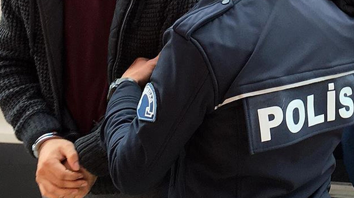 Bunu yapan insan olamaz! Sahipsiz kediyi f�r�nda yakarak �ld�ren ��pheli tutukland�