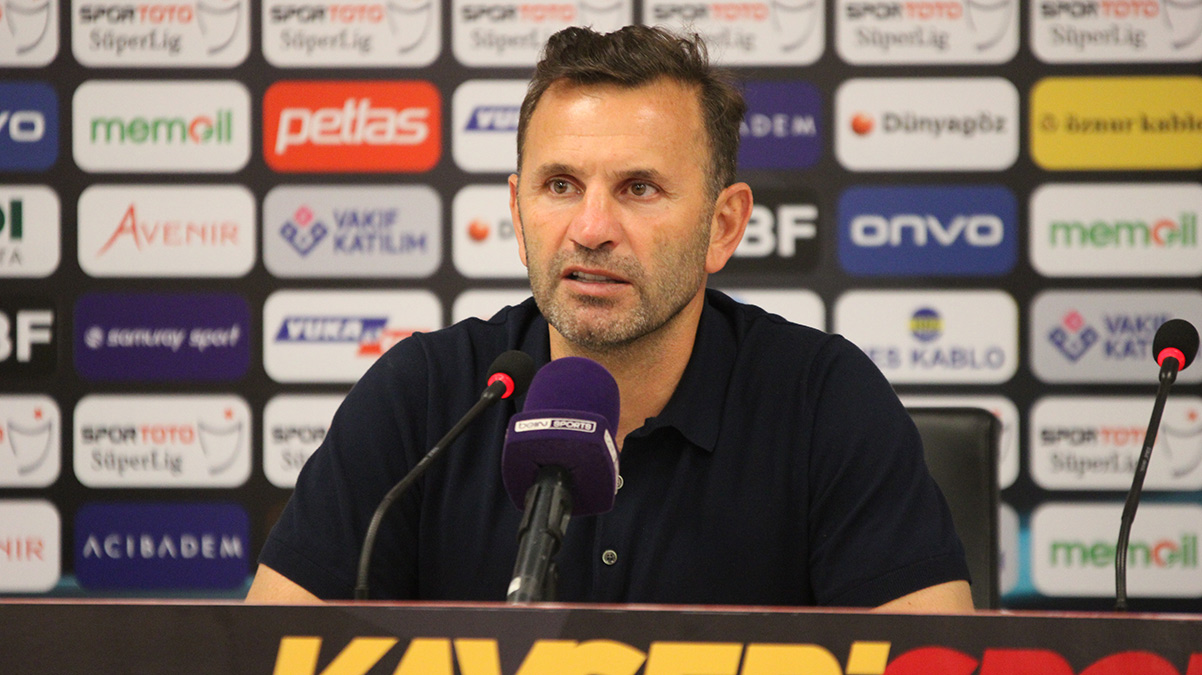 Galatasaray'dan Okan Buruk'a kutlama