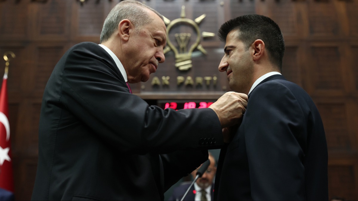 Rozetini Bakan Erdoan takt! Mehmet Ali elebi: Elimden geleni yapacam