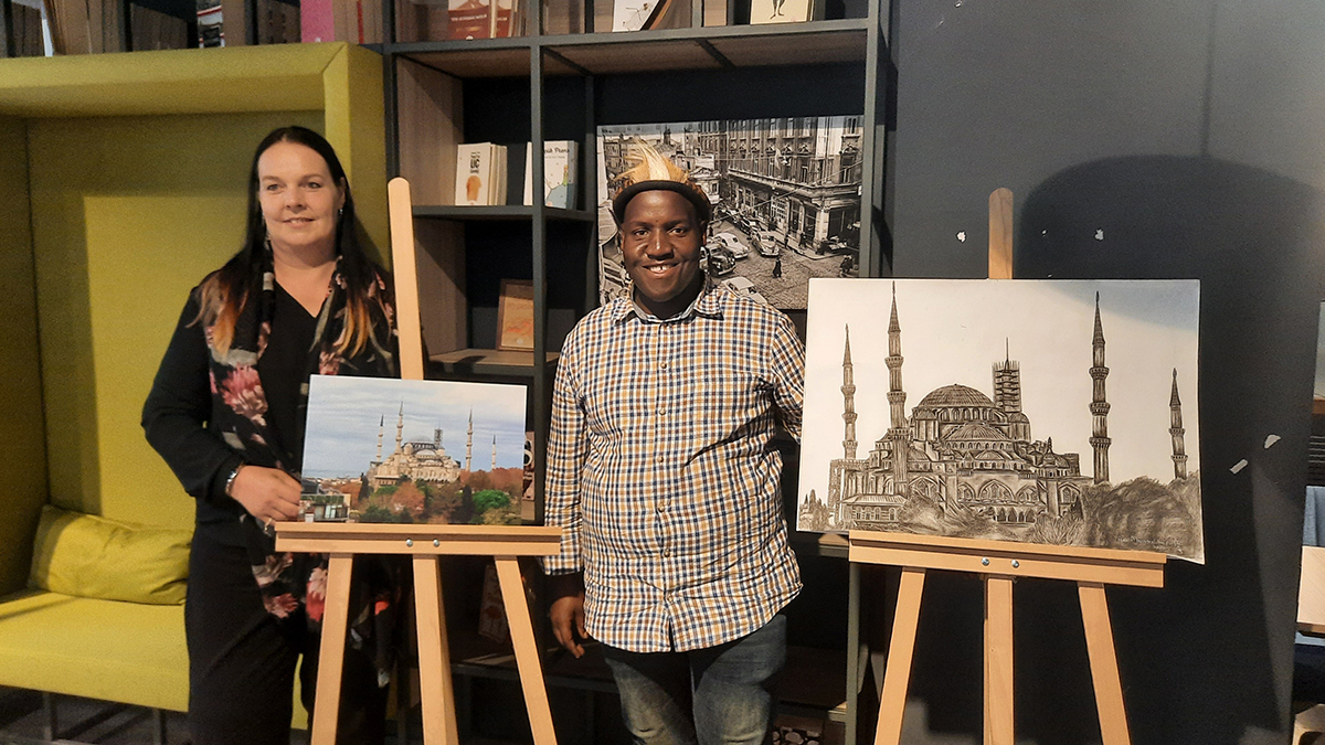 Yunus Emre Enstit�s�'n�n G�ney Afrika'daki iki ��rencisi �stanbul'da sergi a�t�