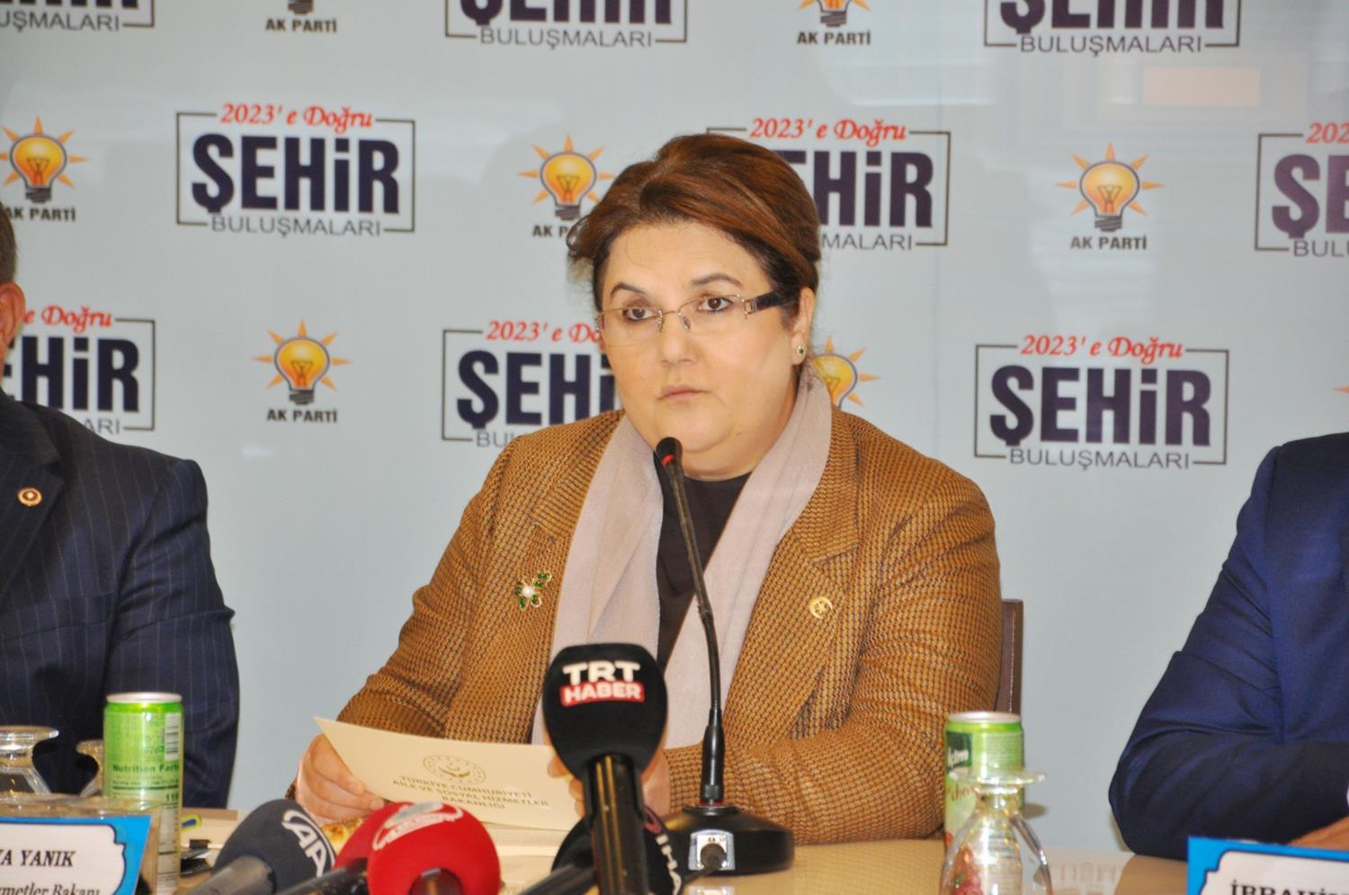 Bakan Yan�k: Oda��nda millet olan bir hizmet anlay���yla �al��maya devam ediyoruz