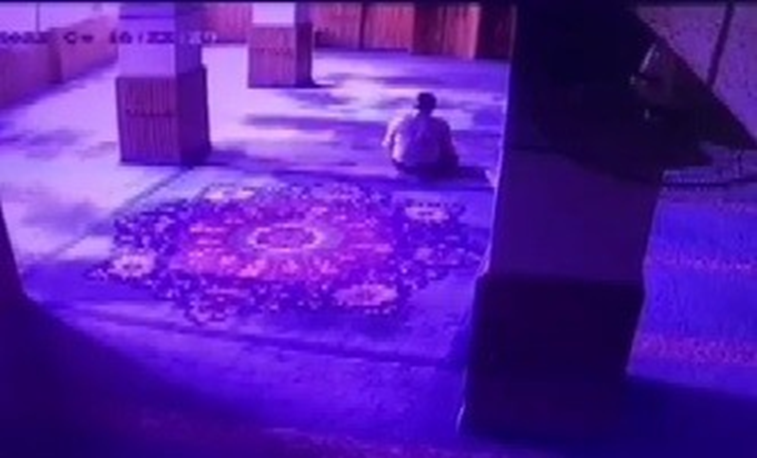 Camide namaz k�larken hayat�n� kaybetti