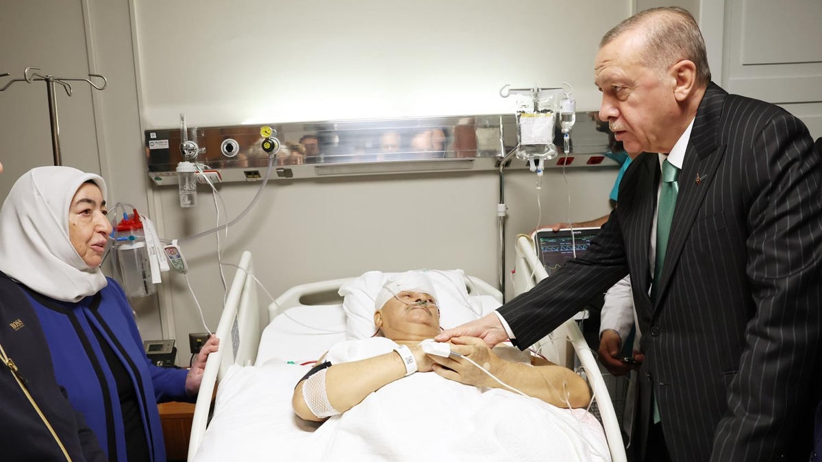 Cumhurbakan Erdoan, Binali Yldrm' hastanede ziyaret etti 