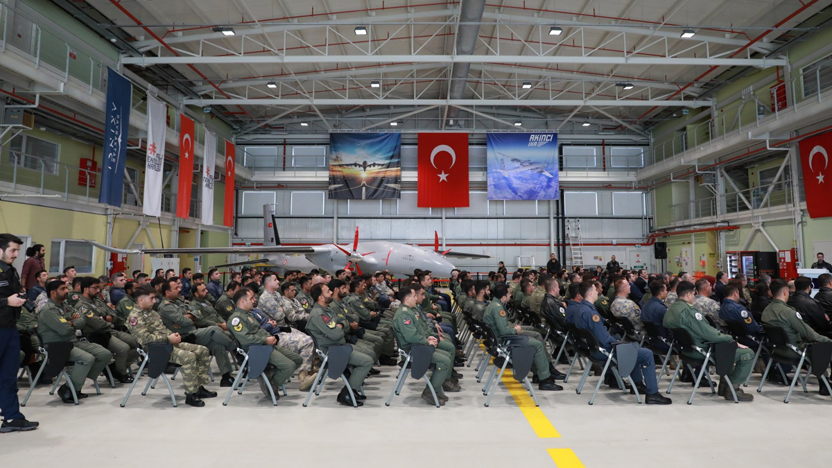 T�rk, Azerbaycanl� ve Pakistanl� AKINCI operat�rleri mezun oldu