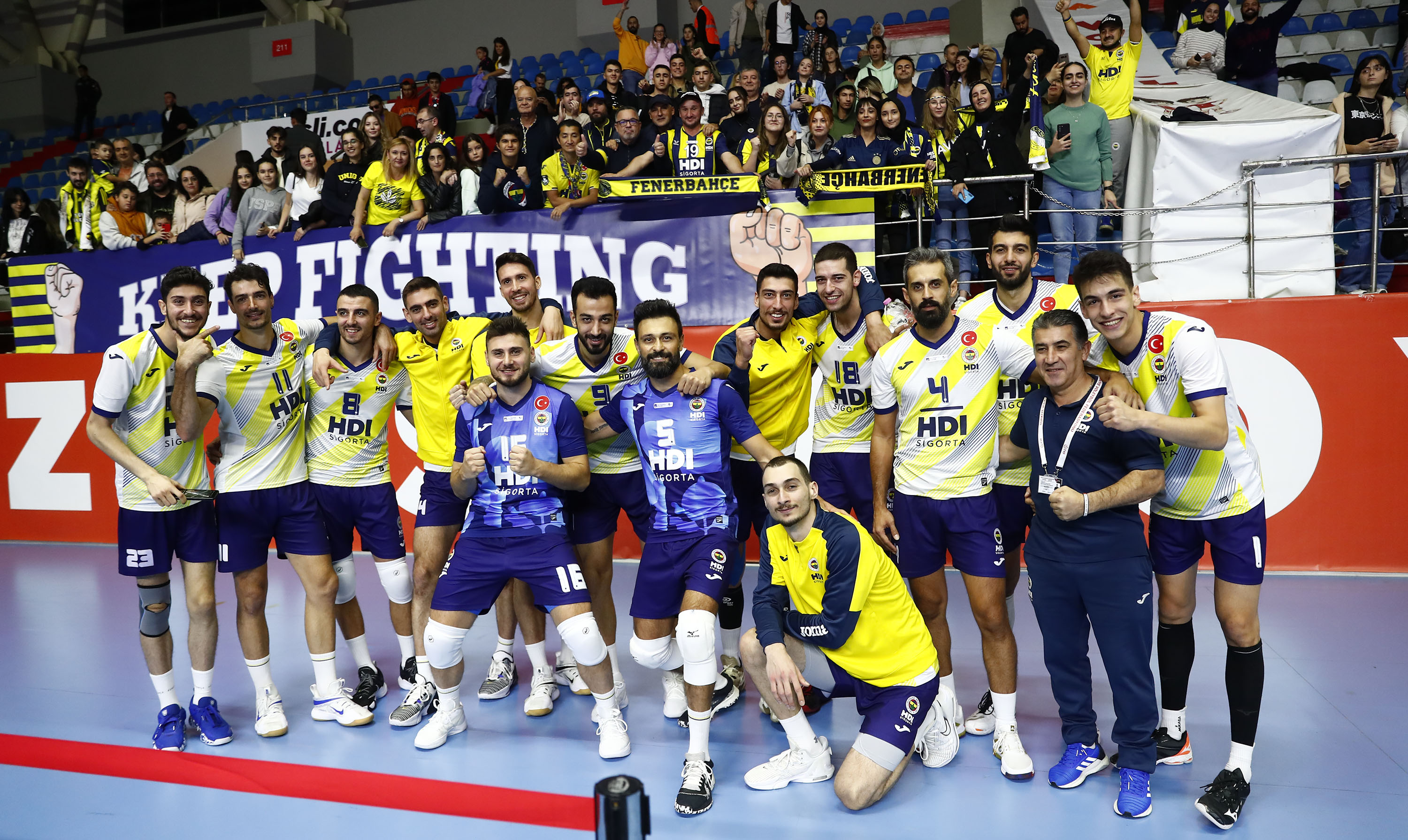 Fenerbah�e evinde set vermeden kazand�