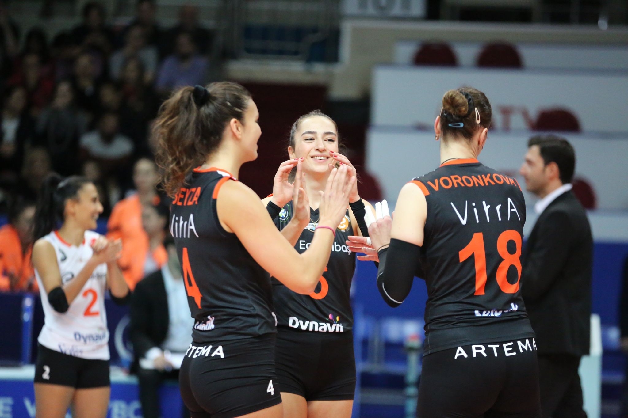 Eczac�ba�� Dynavit, Kupa Voley'de �eyrek finale y�kseldi