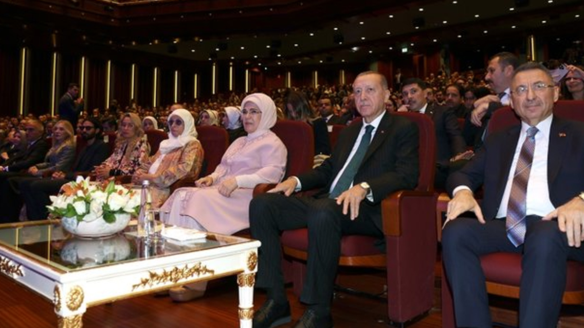 Cumhurba�kan� Erdo�an, Yusuf �slam'�n konserini izledi