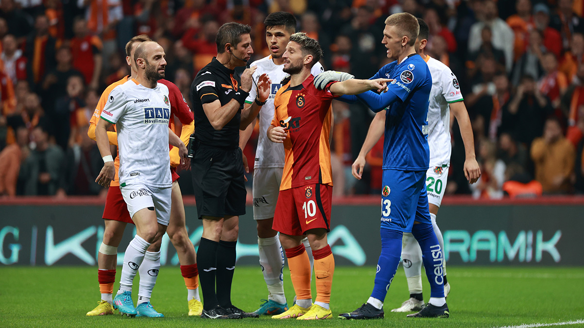 Dries Mertens soyunma odas�nda isyan etti!