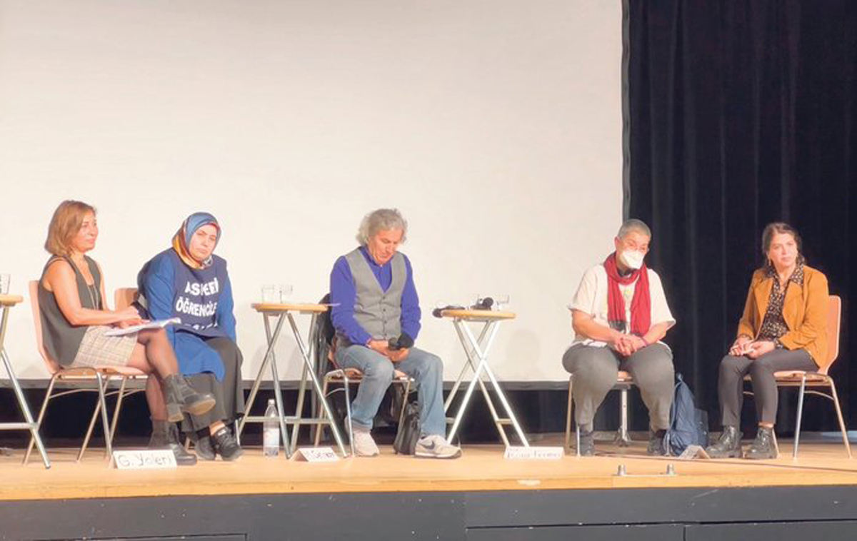 K�ln'de tepki �eken toplant�: PKK ve FET� el ele