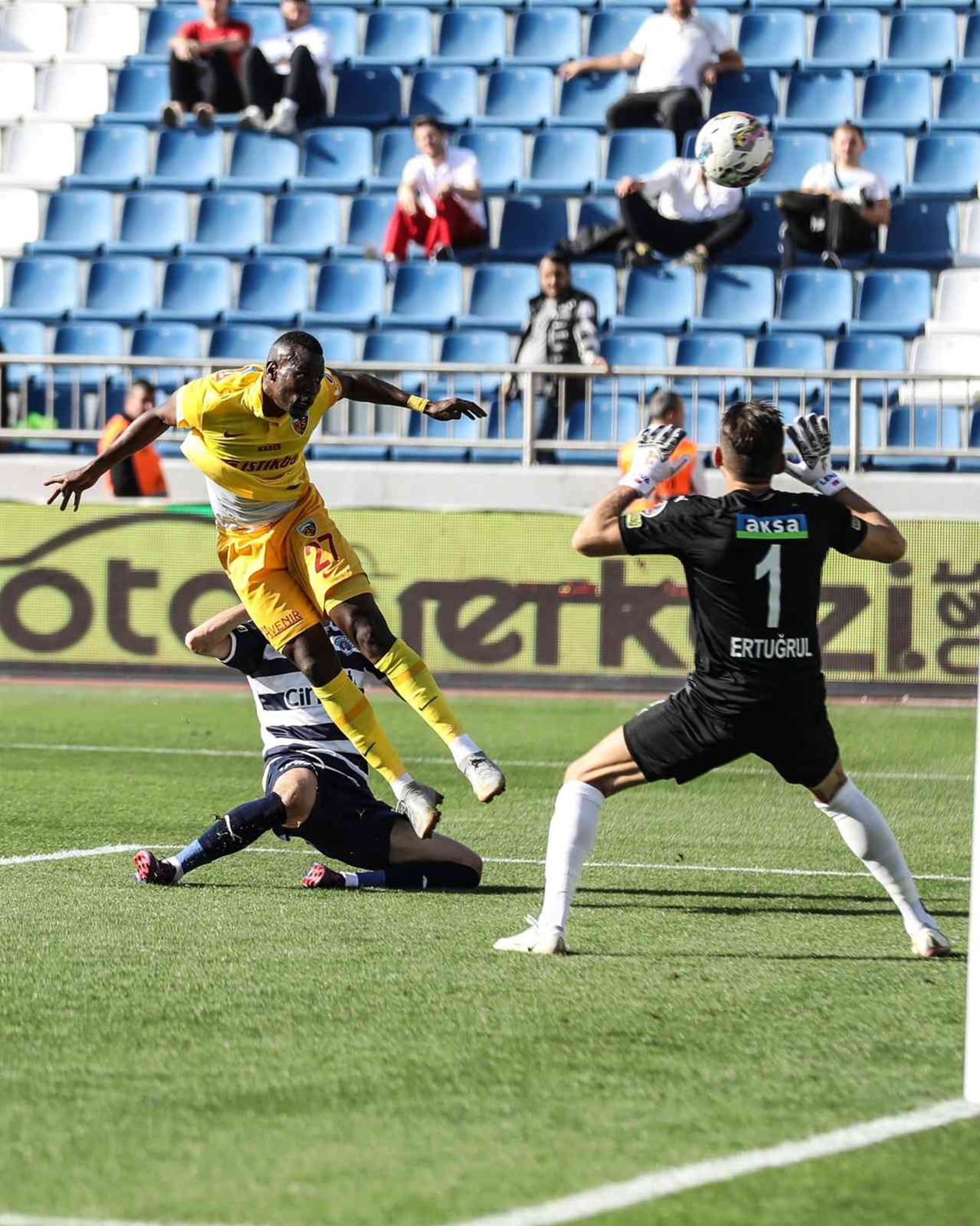 Mame Thiam eski tak�m�n� affetmedi